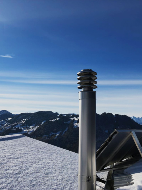 Kaminhut in Chromstahl